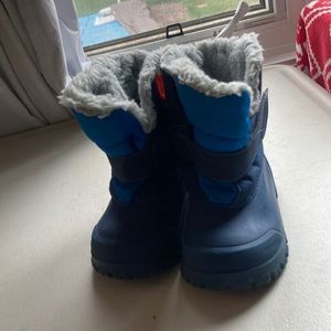Decathlon boy winter boots with pull up hooks